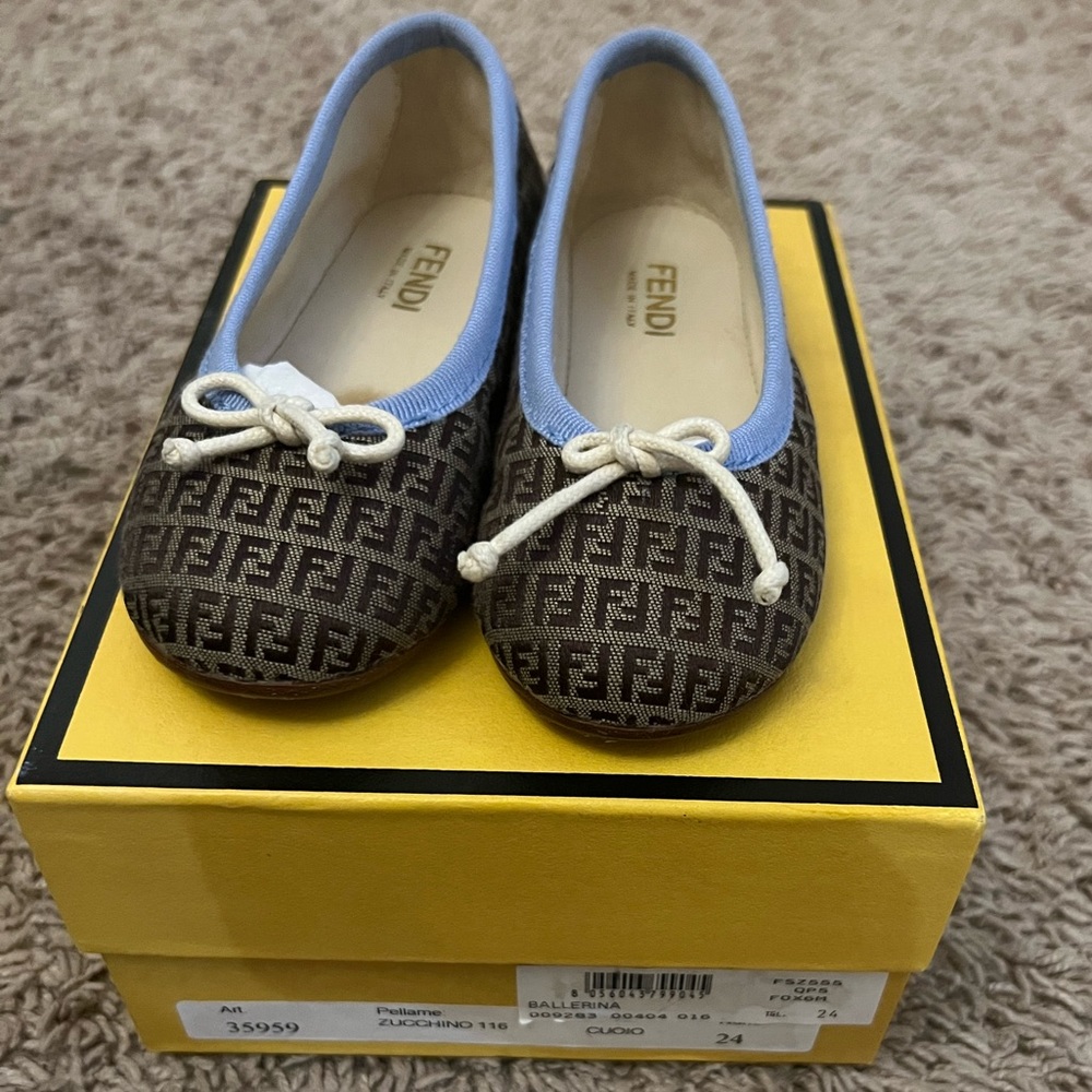 Authentic Fendi ballerina flats. Girls size 24.